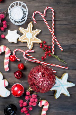 Noel ev yapımı gingerbread çerezleri ve oyuncaklar