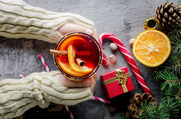 Hot mulled wine drink with orange, and christmas decorations — Stock Photo, Image