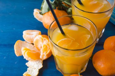 kokteyl mandalina, suyu ve buz ile