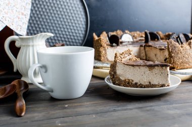 Çikolatalı cheesecake ve kahve