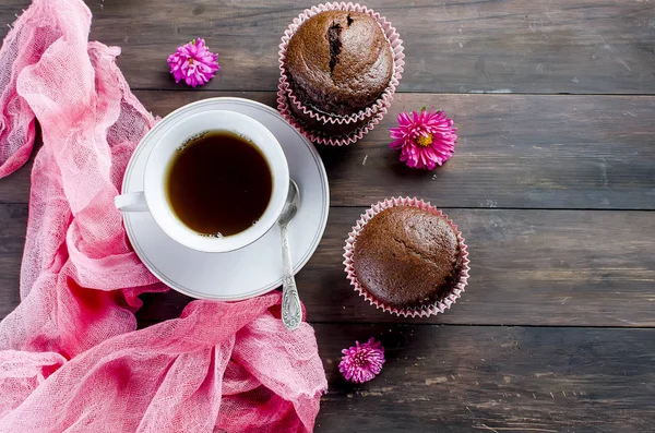 Çikolatalı kek ve kahve — Stok fotoğraf