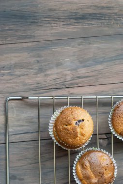 ev yapımı çikolata ve vanilyalı kek 