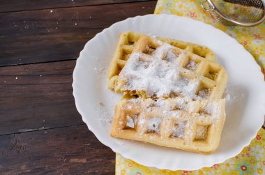 Pudra şekeri ile Viyana gofret