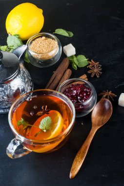 Sıcak çay nane, limon, nane ve Ahududu reçeli