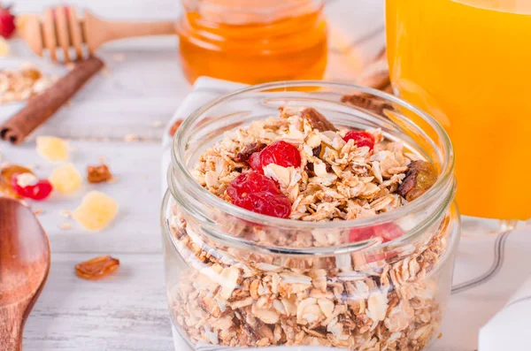 Set petit déjeuner sain Granola dans un bocal en verre — Photo