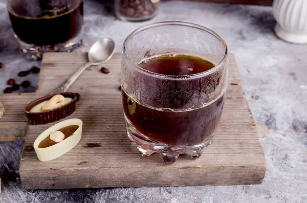 Glasses of hot coffee  with chocolate candies — Stock Photo, Image