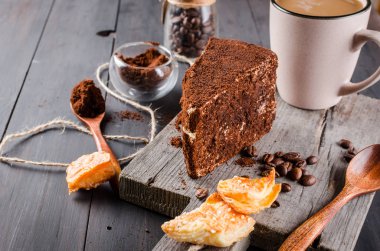 çekilmiş kahve ve bir fincan kapuçino beyaz peynir