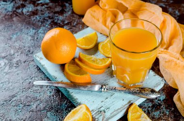 portakal suyu bir bardak ve parça