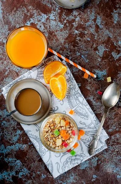 Здоровый набор для завтрака Granola, кофе и сок — стоковое фото