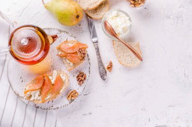 ricotta peyniri ve armut sandviç reçel 