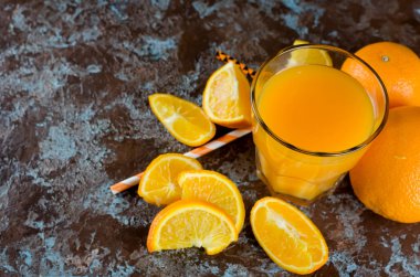 portakal suyu bir bardak ve parça