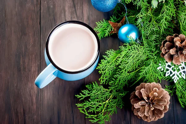 Cacao caliente y decoración de Navidad, regalos — Foto de Stock