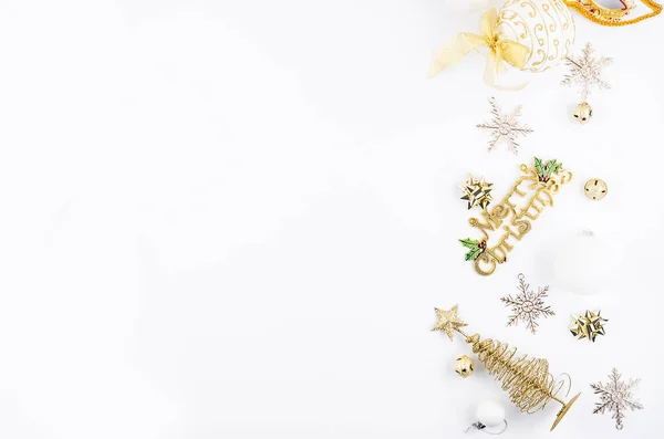 Set de Navidad con regalos, decoraciones en blanco, negro y dorado — Foto de Stock