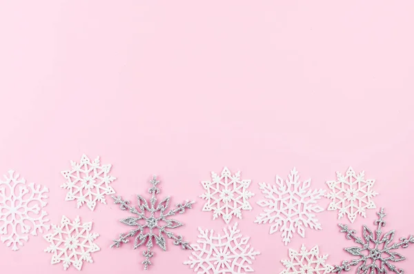 White and silver balls and decorative snowflakes on pink Christm — Stock Photo, Image