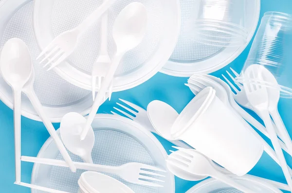 Beyaz plastik tek kullanımlık sofra  