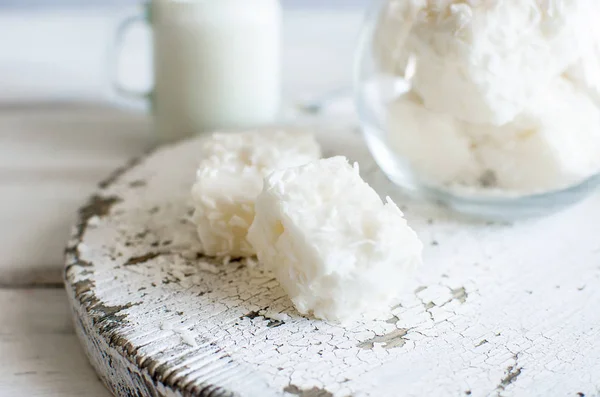 Белки со вкусом кокоса или зефира — стоковое фото