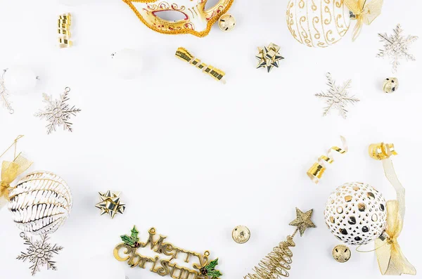 Set de Navidad con regalos, decoraciones en blanco, negro y dorado — Foto de Stock