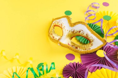 Mardi Gras veya karnavalın renkli arkaplanı 