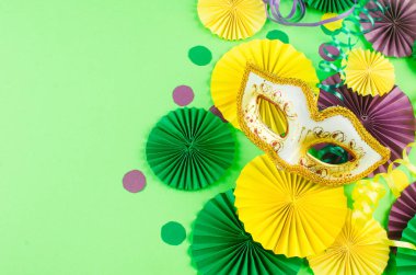 Mardi Gras veya karnavalın renkli arkaplanı 