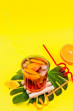 Portakallı Sangria kokteyli.