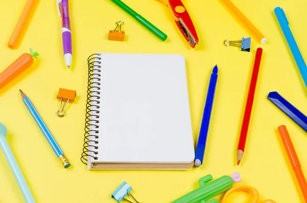 Farbige Verschiedene Schulmaterialien Auf Weichem Gelben Papierhintergrund Notizbuch Stifte Bleistifte — Stockfoto
