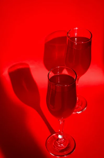 Two Glasses Cocktail Red Sparkling Wine Red Background Natural Sunlight — Stock Photo, Image