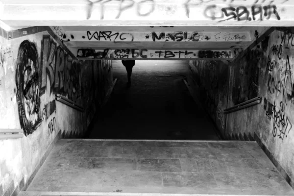 Painted Adolescents Underpass Winter — Stock Photo, Image