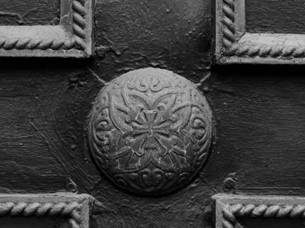 Όμορφη Σφυρηλάτηση Λεπτομέρεια Από Μια Παλιά Μεταλλική Πόρτα — Φωτογραφία Αρχείου