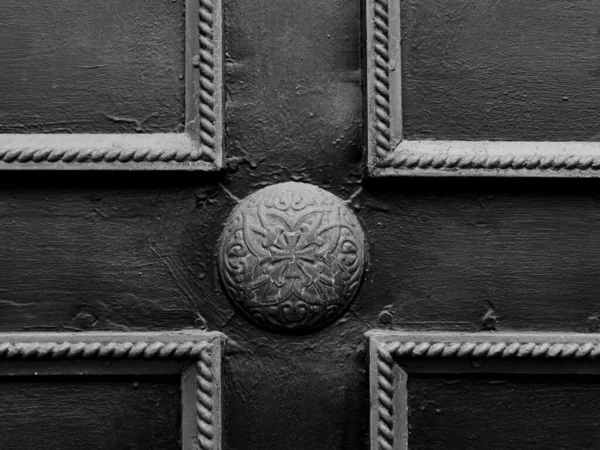 Sebuah Detail Pembuka Tertutup Bagian Dekoratif Pintu Dalam Bentuk Salib — Stok Foto