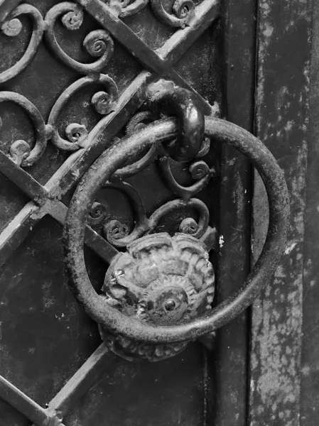 Дверь Колокольчик Виде Металлического Кольца — стоковое фото