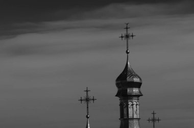 Ortodoks kiliselerinde 3 heybetli haç.