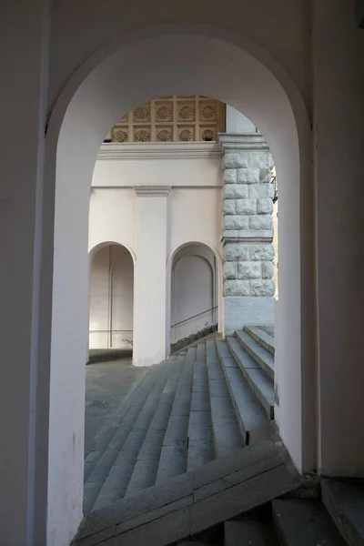 Arco Bonito Com Escadas Início Rua — Fotografia de Stock
