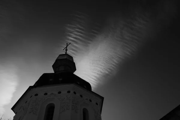 Beau Nuage Cirrus Visible Travers Croix Église — Photo