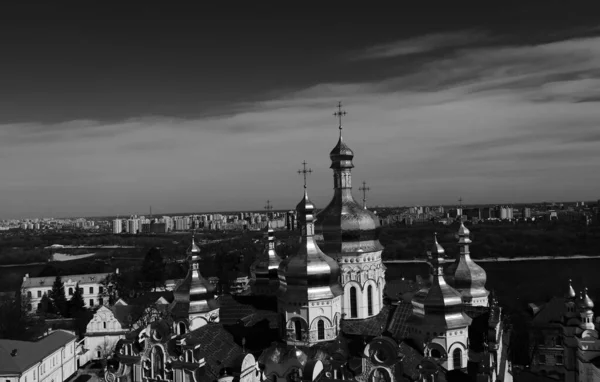 Eine Gruppe Orthodoxer Kreuze Auf Den Kuppeln Der Kirchen — Stockfoto