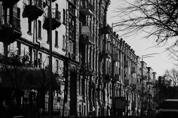 Une Rangée Mince Magnifiques Vieilles Maisons Institutions Qui Sont Des — Photo