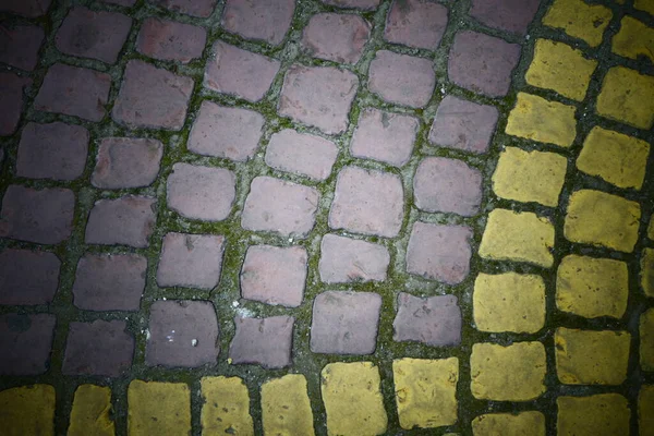 Old Pedestrian Path Has Unique Combination Colors Burgundy Yellow — Stock Photo, Image