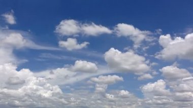 4 k zaman atlamalı beyaz bulutlar.