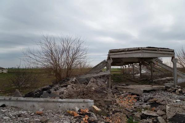 Vergeten Plek Met Geruïneerd Verlaten Gebouw Overblijfselen Aardbeving Catastrofe Oorlog — Stockfoto