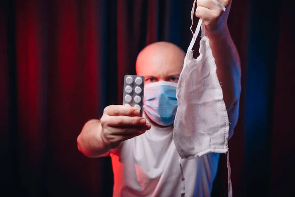 Zamračený Muž Nebo Doktor Gázové Masce Maskou Léky Emoce Odhodlání — Stock fotografie
