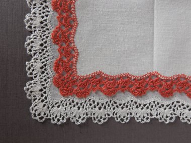 Festoonlu dantel mendil.