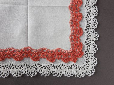 Festoonlu dantel mendil.