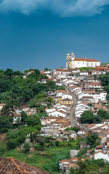 Lanscape miasta Ouro Preto, z kościoła Santa Efigenia na m — Zdjęcie stockowe