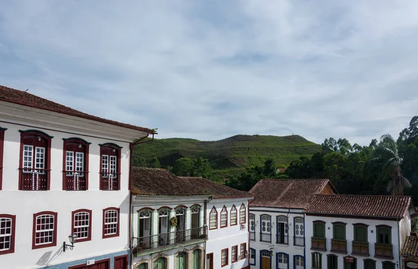 Bela paisagem de casas coloridas de estilo colonial com baroq — Fotografia de Stock
