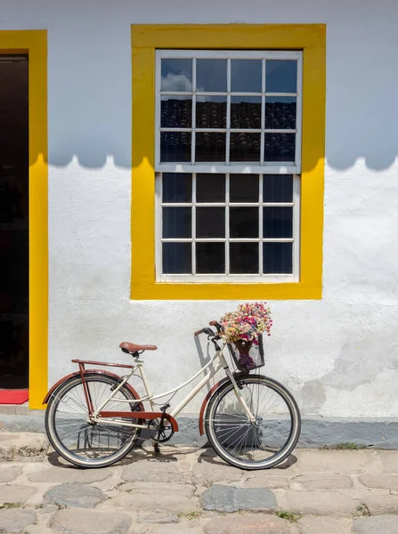 Cykel Parkerad Framför Ett Färgglatt Hus Den Historiska Staden Paraty — Stockfoto