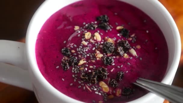 Healthy dragon fruit smoothie — Stock Video