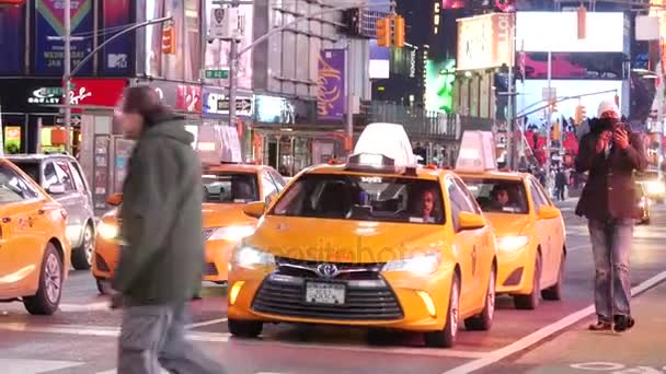 NEW YORK CITY - JANUARY 15th: Yellow Taxi Cabs Times Square, January 15th, 2017 — Stock Video