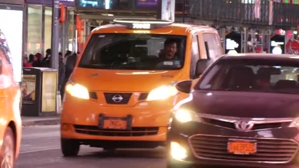 NEW YORK CITY - JANUARY 15th: Yellow Taxi Cabs Times Square, January 15th, 2017 — Stock Video