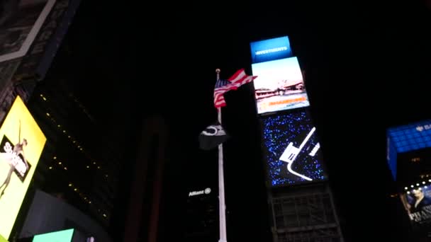 New York City - 15 stycznia: Billboardy na Times Square na 15 stycznia 2017 r. — Wideo stockowe