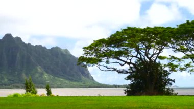 Kaneohe Körfezi Windward Oahu Hawaii genelinde görüntülendi Koolau dağlar
