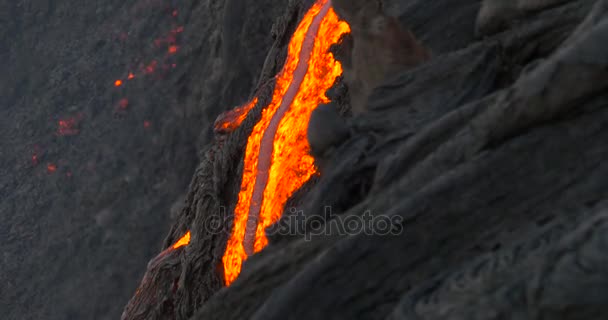 Lava hawaiana que fluye desde el volcán Kilauea Hawaii — Vídeo de stock